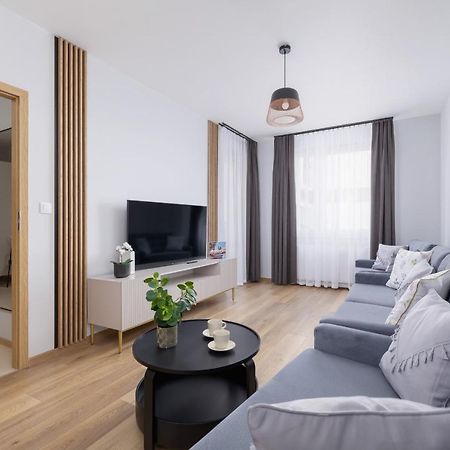Osiedle Avia Harmonious Apartment With Balcony & Parking Cracow By Renters Prestige Krakow Luaran gambar