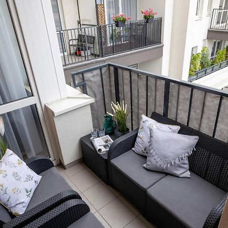 Osiedle Avia Harmonious Apartment With Balcony & Parking Cracow By Renters Prestige Krakow Luaran gambar
