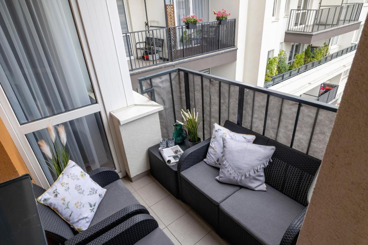 Osiedle Avia Harmonious Apartment With Balcony & Parking Cracow By Renters Prestige Krakow Luaran gambar