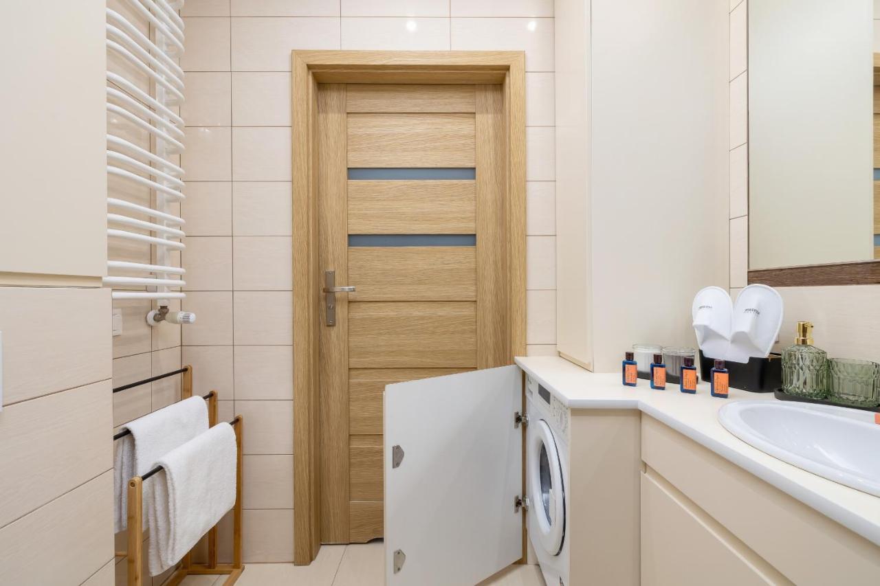 Osiedle Avia Harmonious Apartment With Balcony & Parking Cracow By Renters Prestige Krakow Luaran gambar